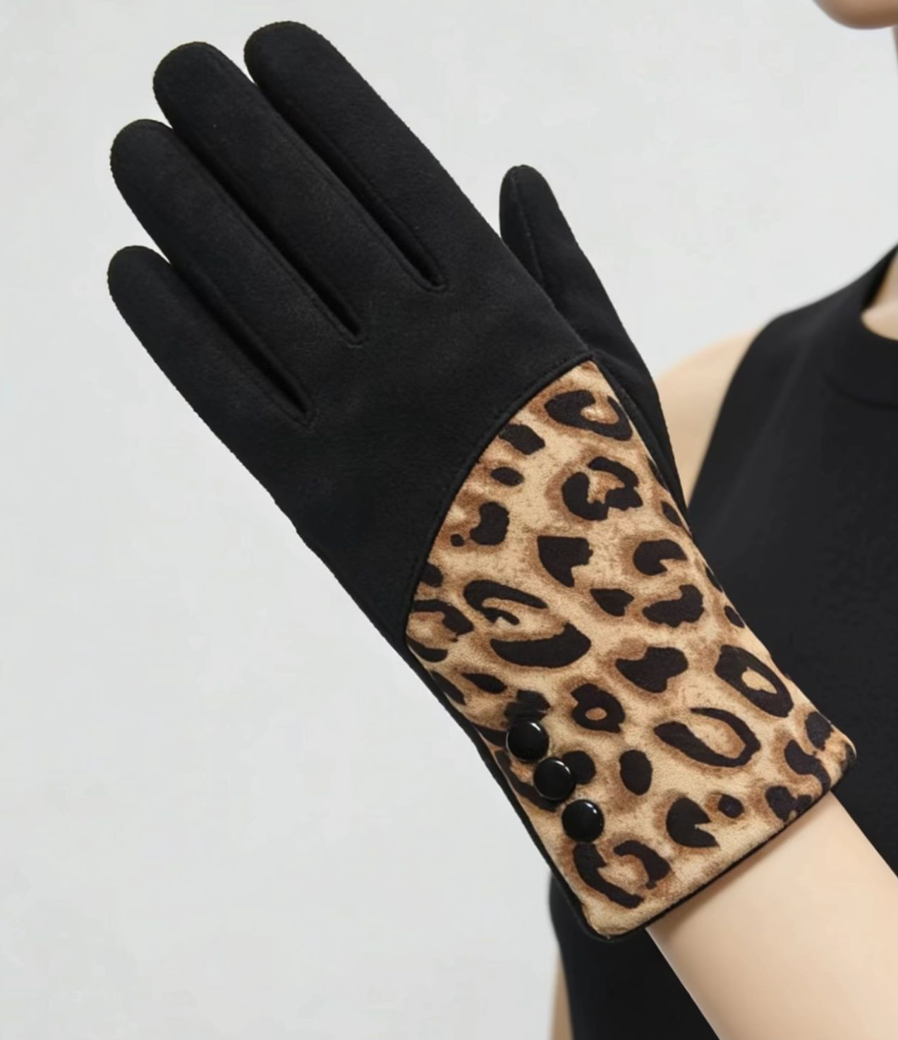 BSCI Certified leopard Print Fashion Gloves with Touchscreen & Decorative Buttons