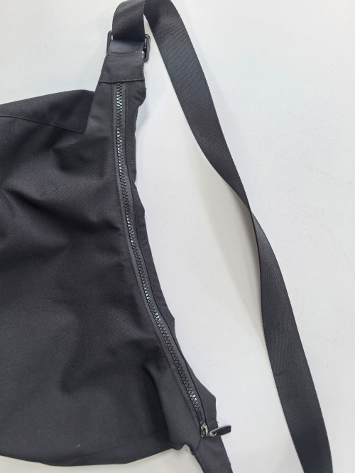 BSCI Certified Black Nylon Crescent Shoulder Bag for Women